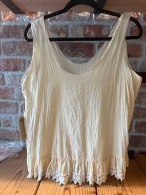Cream Lace-Hem Sleeveless Camisole Top